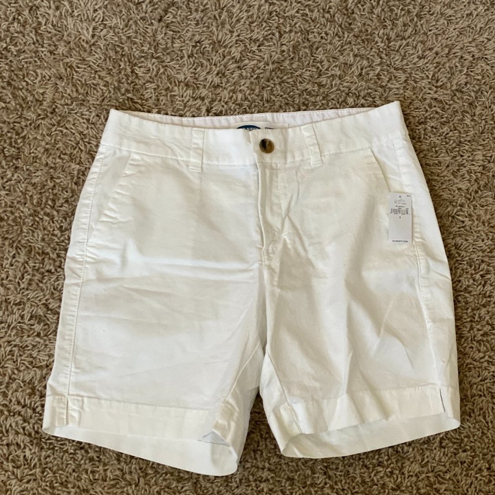 Old Navy Everday Mid-Rise White Shorts